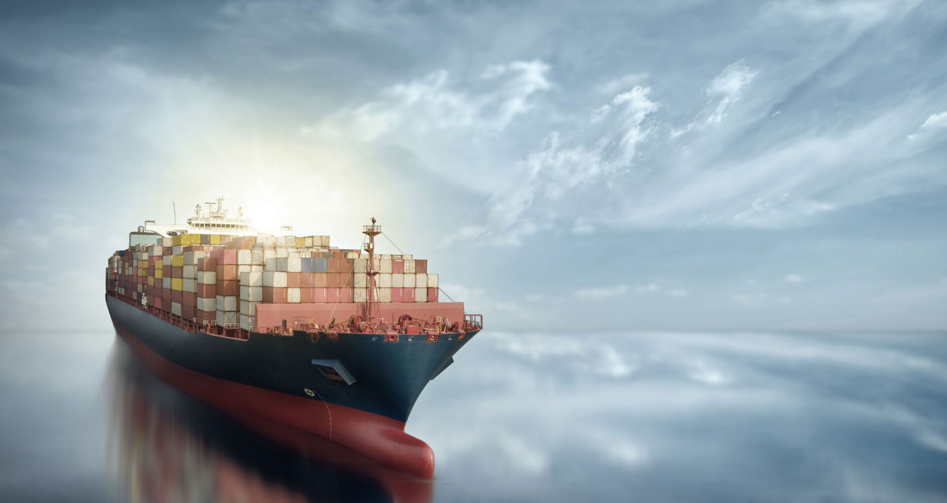 Ein Frachtschiff am offenen Meer BACHMANN Maritime