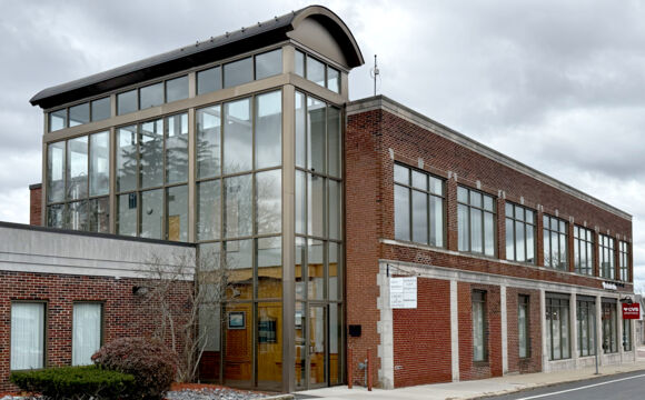 20251113_Andover_Entrance_Totale_Web_bearb